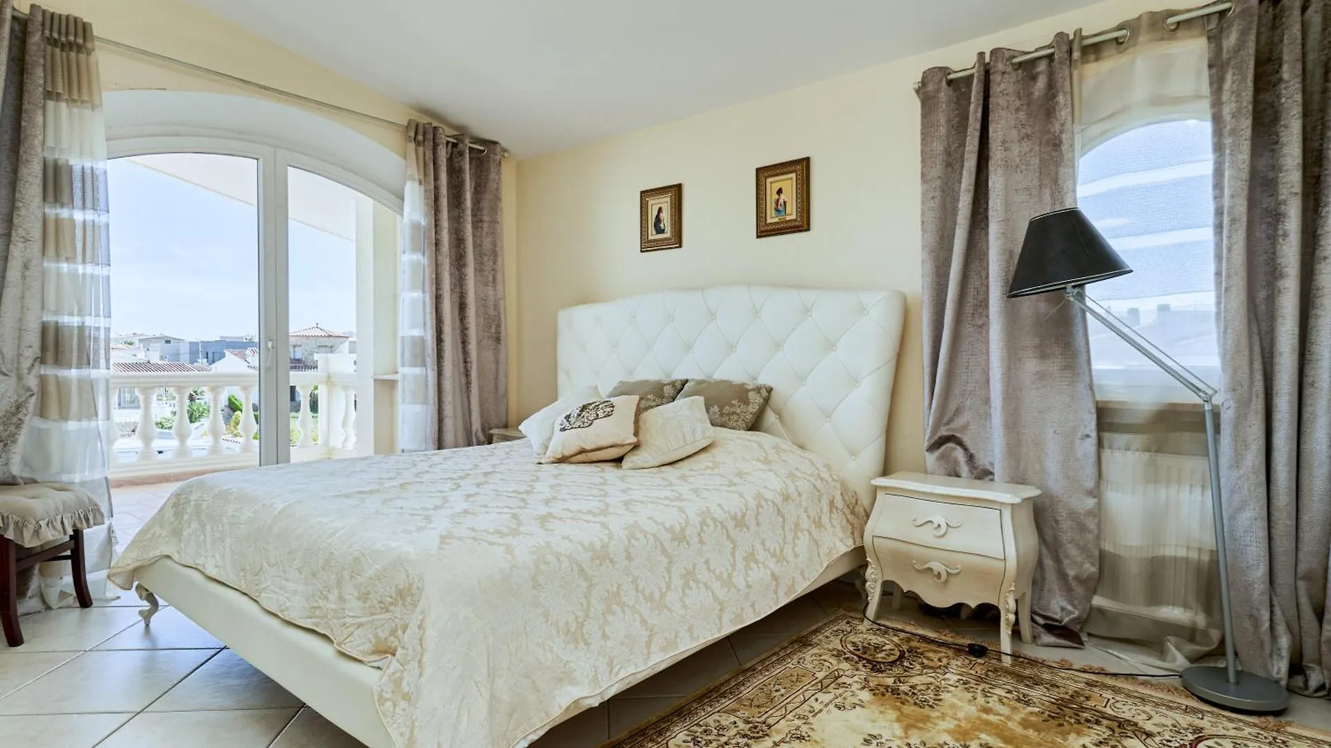 Villa Impresionante Al Canal Con Piscina Empuriabrava