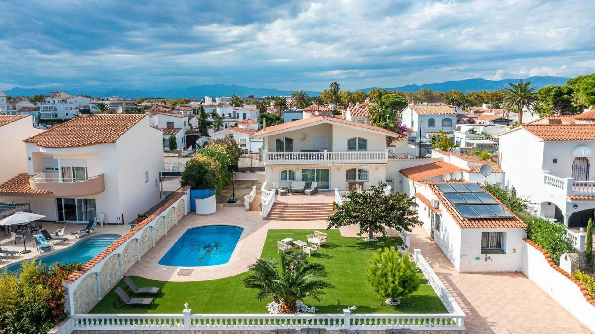 Villa Impresionante Al Canal Con Piscina Empuriabrava 0*,