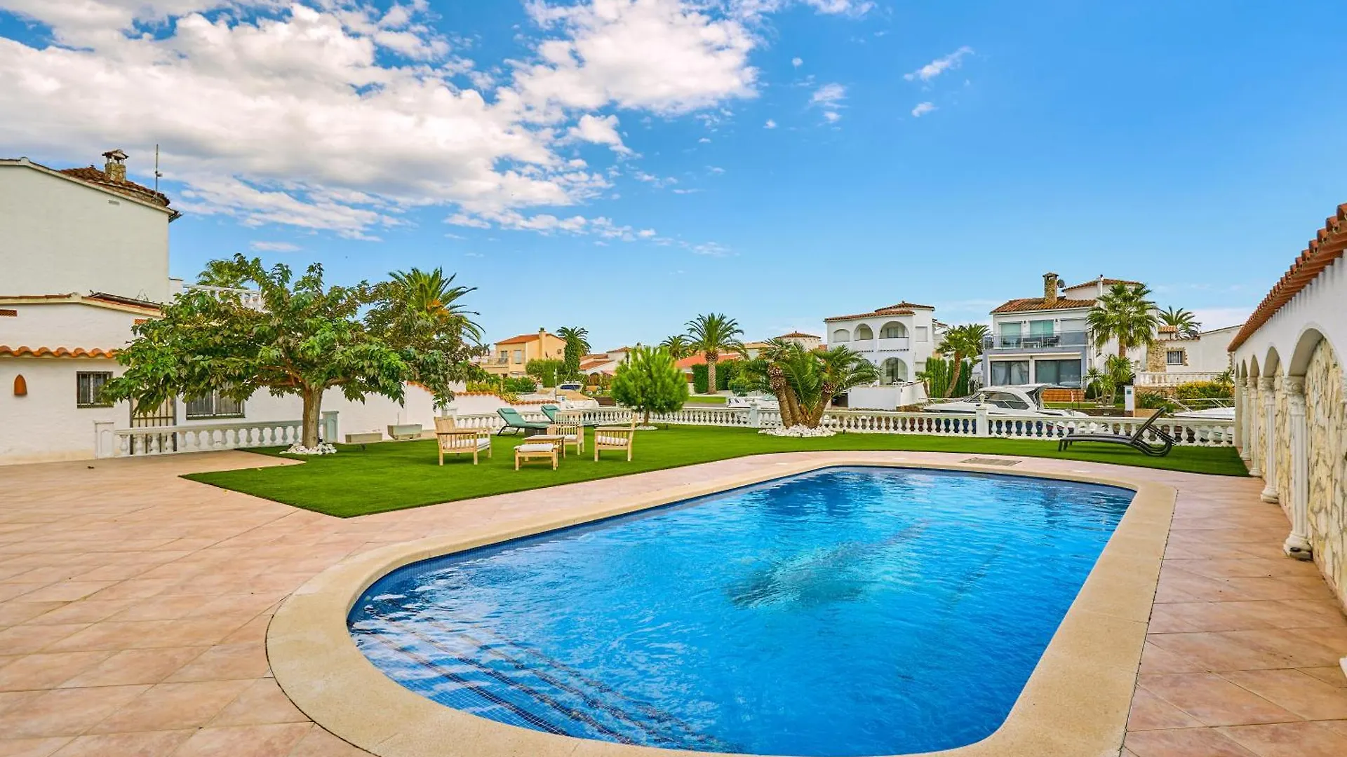 Villa Impresionante Al Canal Con Piscina Empuriabrava