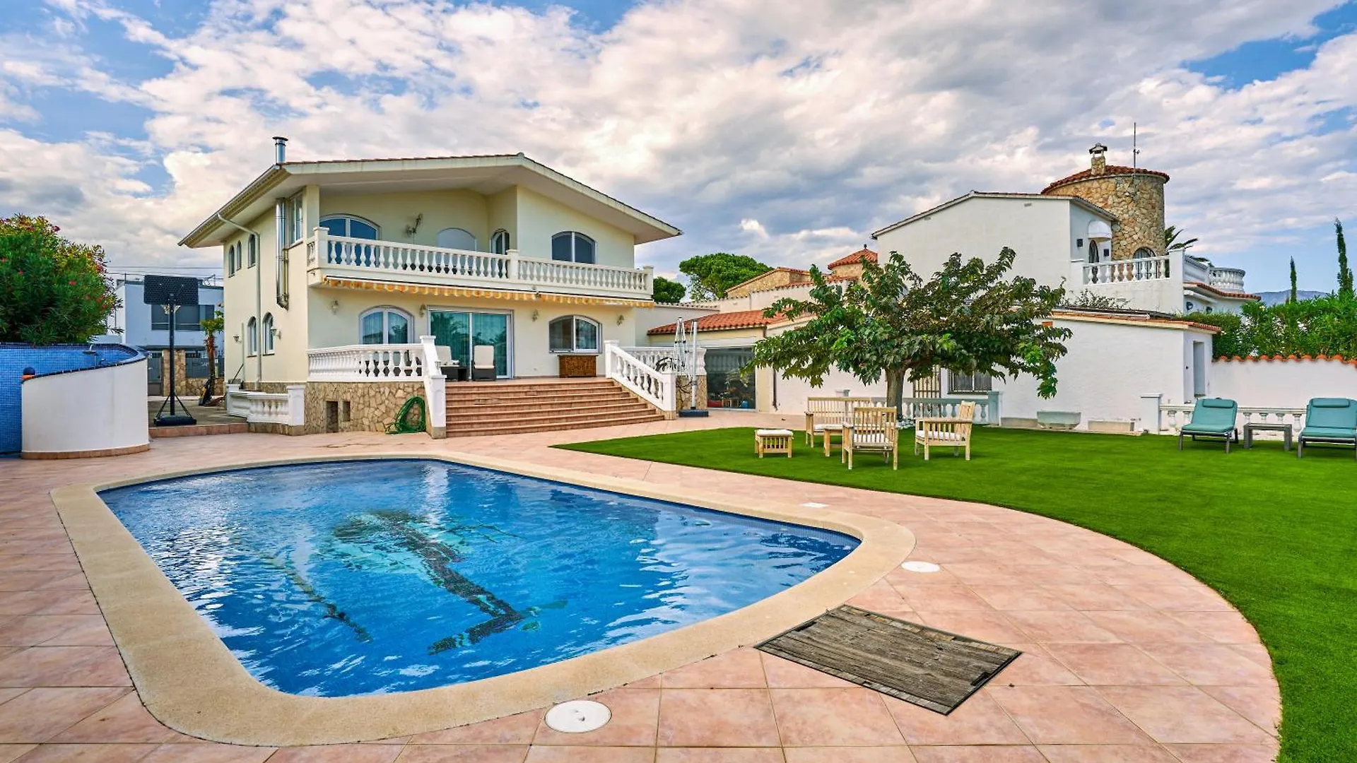 Villa Impresionante Al Canal Con Piscina Empuriabrava 0*,  Spain