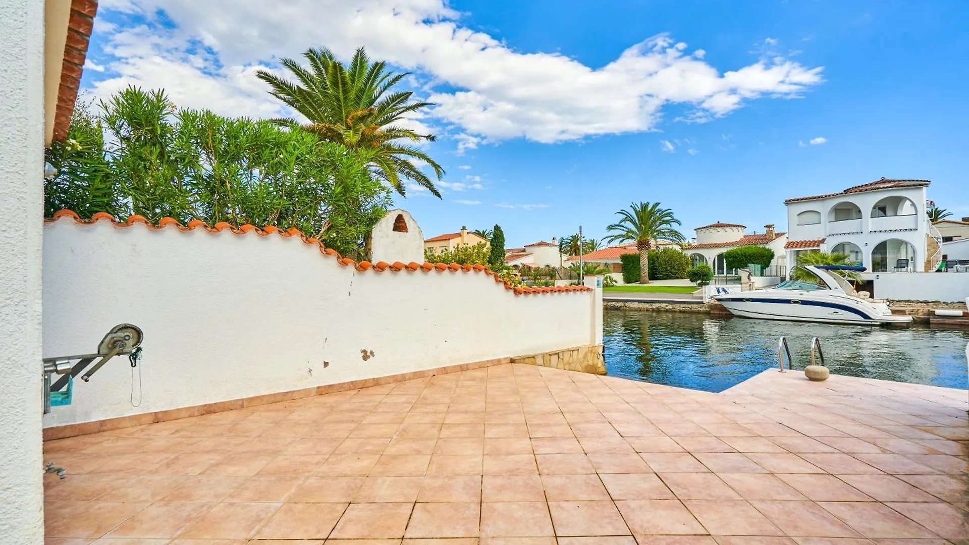 Villa Impresionante Al Canal Con Piscina Empuriabrava 0*,  Spain
