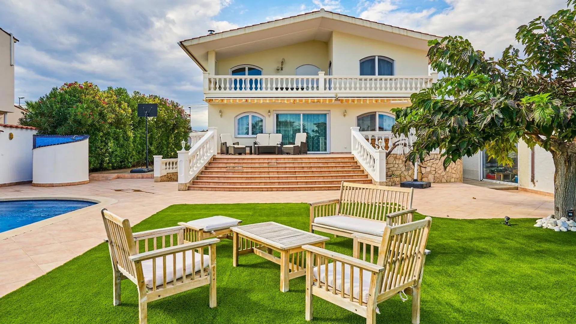 Villa Impresionante Al Canal Con Piscina Empuriabrava