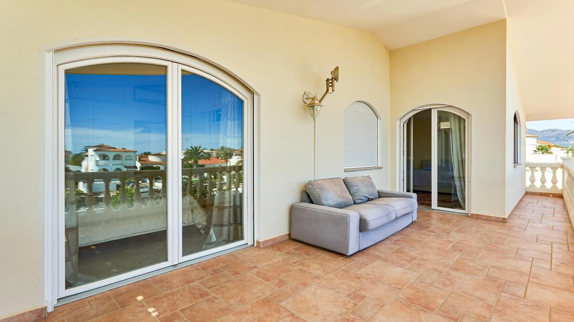 Villa Impresionante Al Canal Con Piscina Empuriabrava