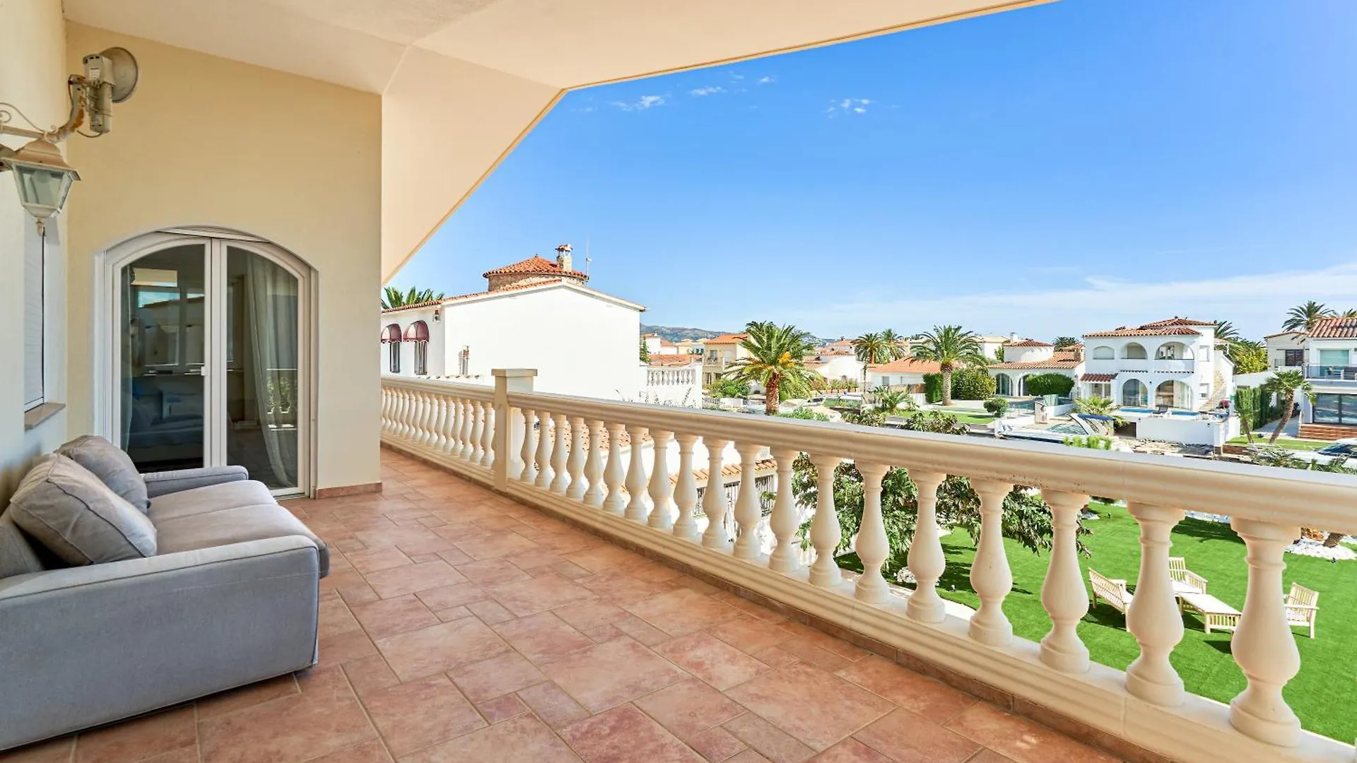 Villa Impresionante Al Canal Con Piscina Empuriabrava